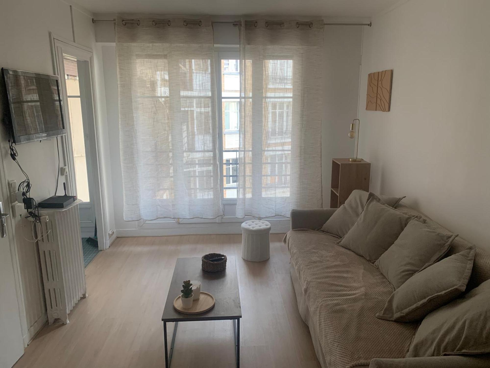 Porte Maillot Apartment